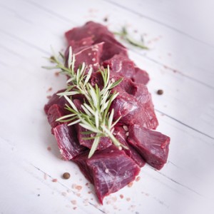 Mięso na gulasz z sarny mrożone, las huberta ok. 1 kg