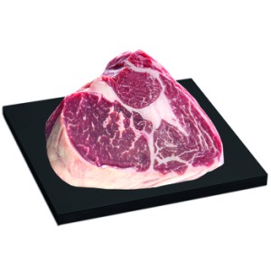 Z wagi: antrykot wołowy bez kości dojrzewający marmurkowaty, przygotowany na miejscu luz (ok. 100 g)