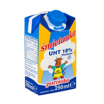 Spółdzielnia mleczarska w gostyniu. śmietanka uht gostyńska 0,18 250 ml a4ffd174b6b8a7ea5fe9b17f750e05d1